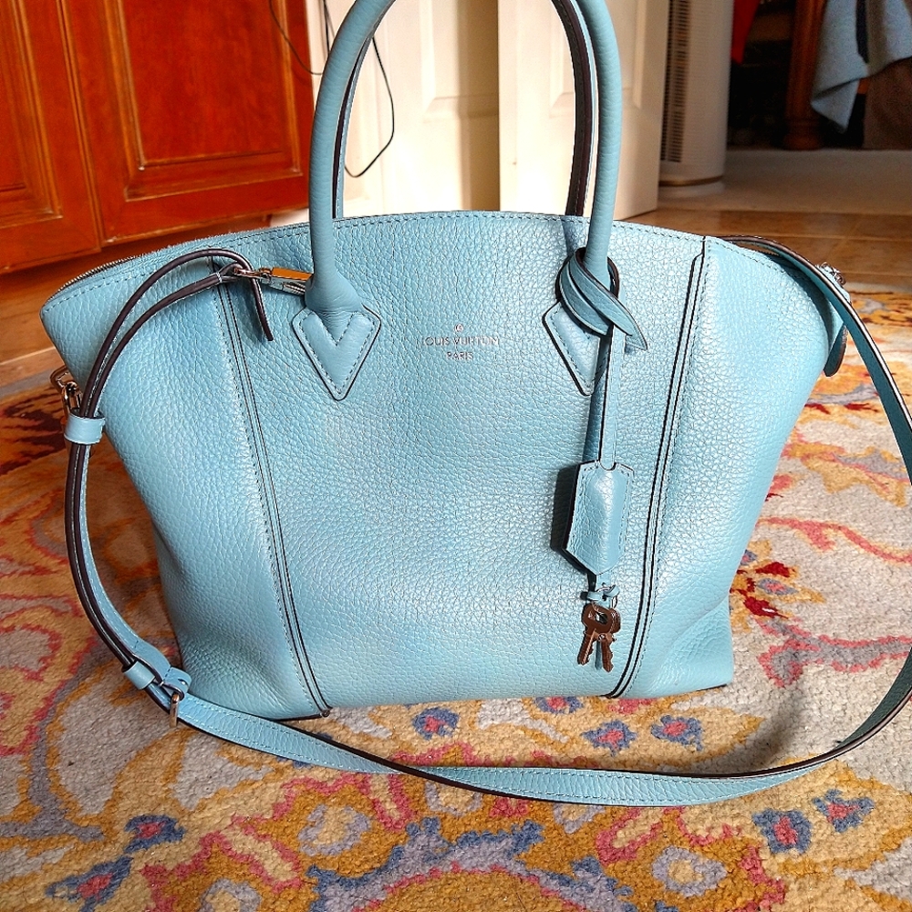 LOUIS VUITTON BUTTER SOFT LIGHT BLUE LEATHER LOCK IT TOTE NWOT